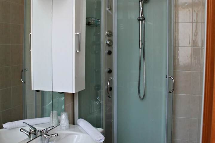 Room 16 of 42