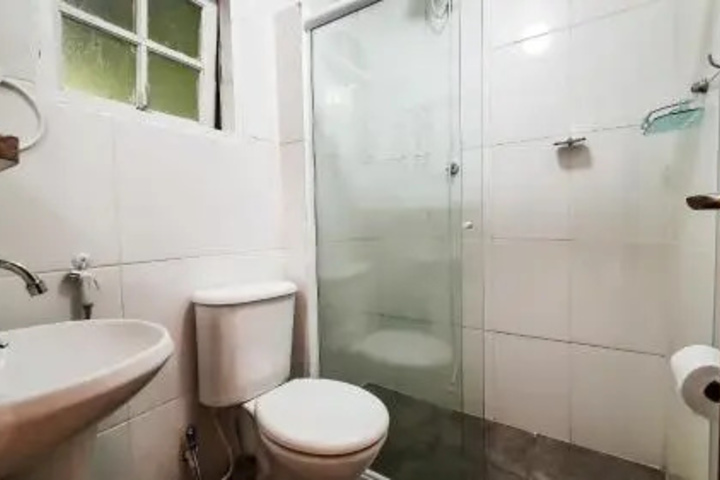 Room 6 of 12