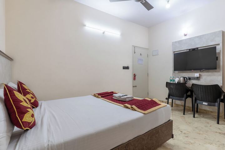 Room 10 of 28