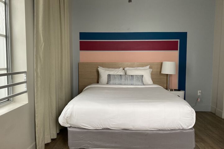 Room 24 of 118