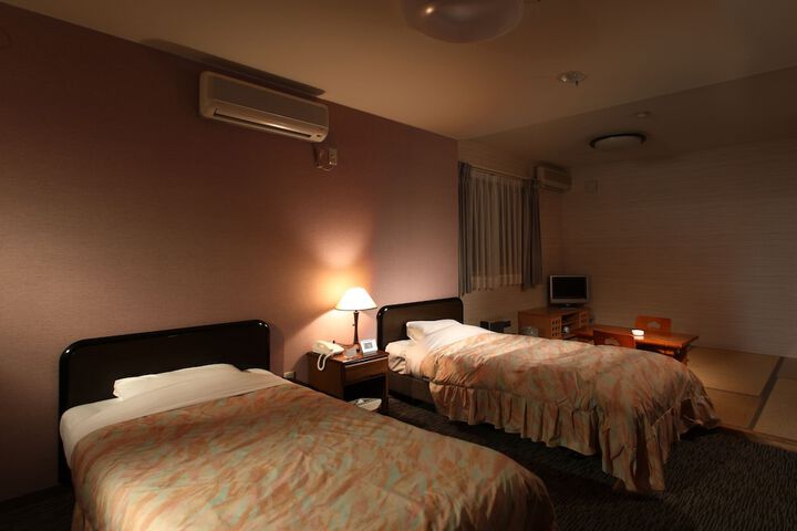 Room 6 of 42