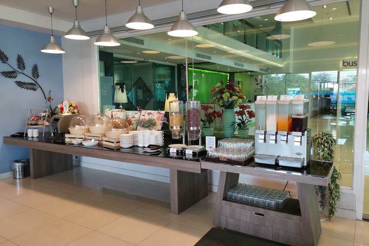 Breakfast/Coffee Service 27 of 34