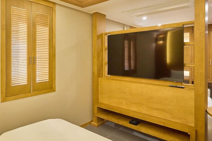 Room 14 of 38