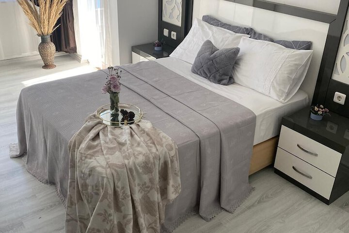 Room 5 of 27
