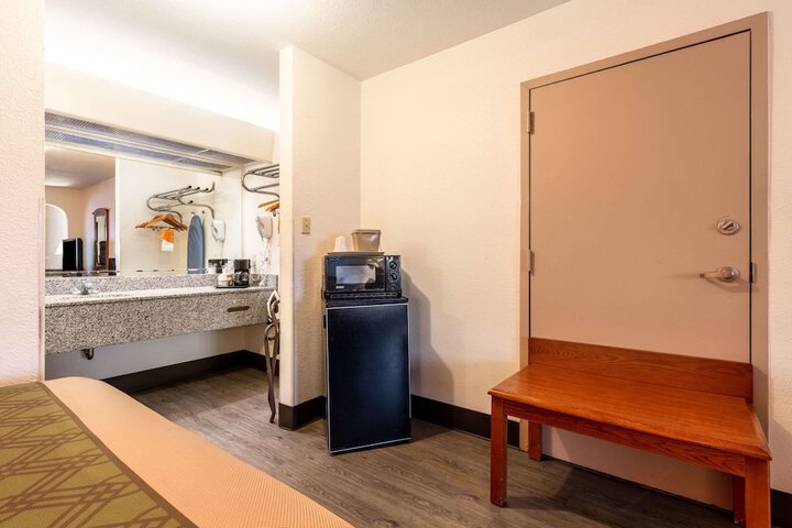 1 King Bed Suite (2 of 22)