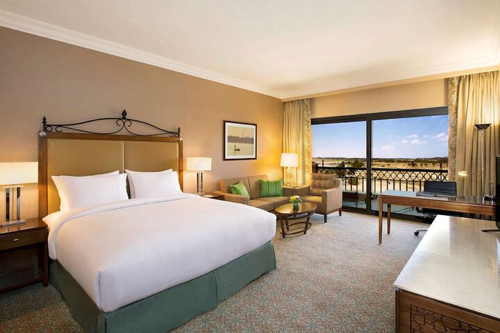 Room 7 of 102