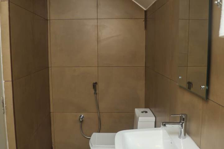 Room 53 of 65