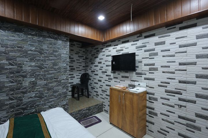 Room 9 of 29