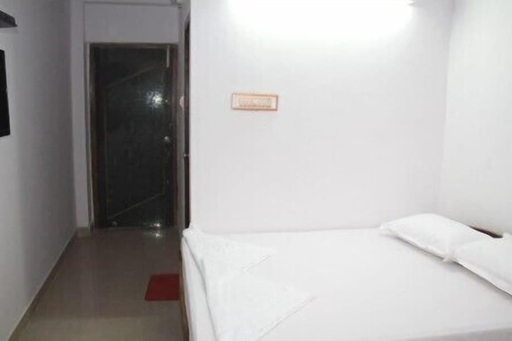 Room 7 of 18