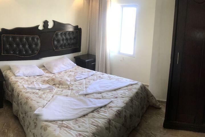 Room 6 of 17