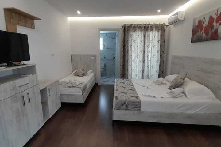 Room 5 of 86