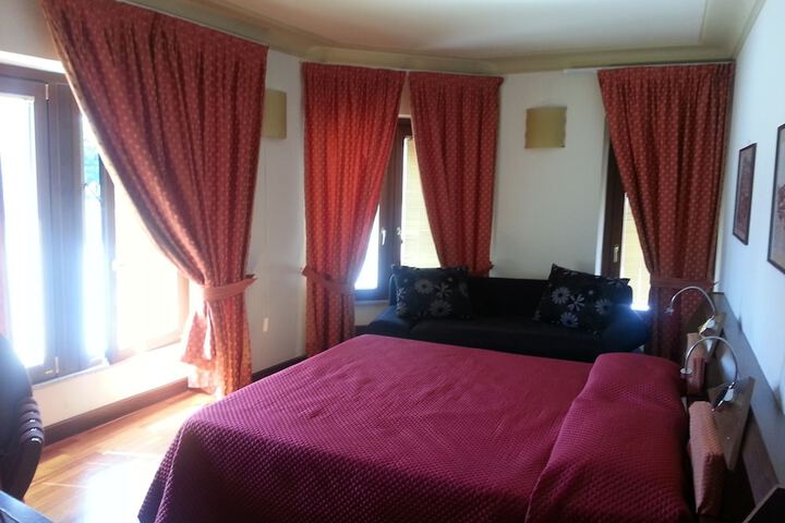 Room 5 of 20