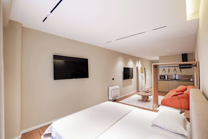 Room 5 of 132