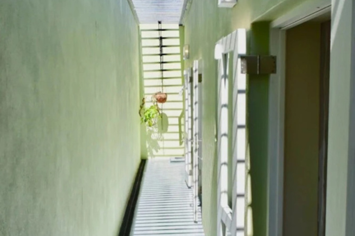 Room 10 of 16
