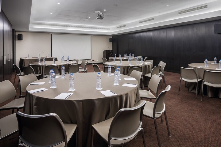 Ballroom/Hall 83 of 87