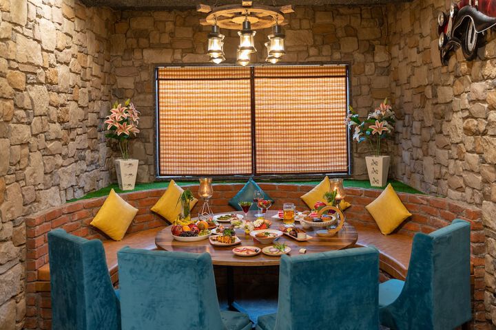 Dining 8 of 8