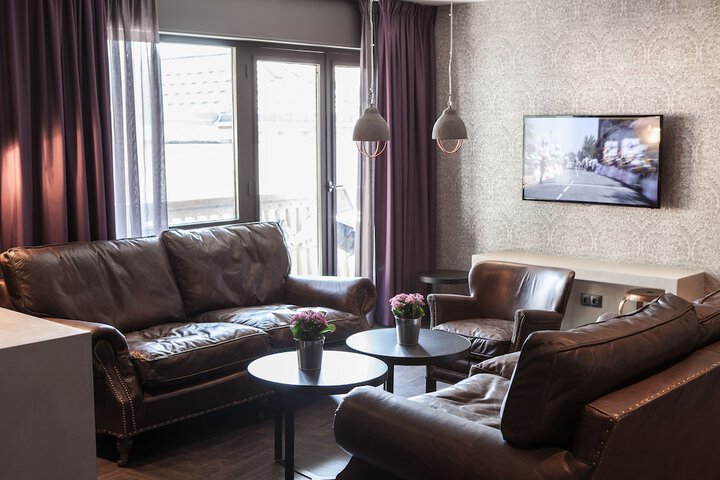 Room 52 of 191