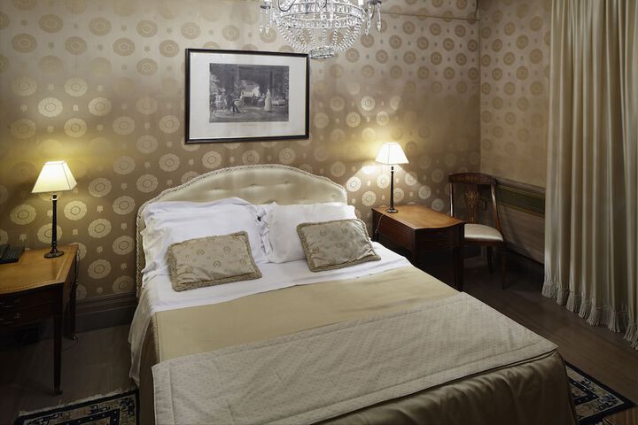 Room 8 of 60