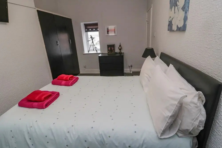 Room 2 of 9
