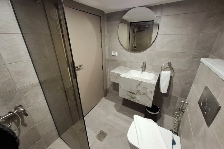 Room 83 of 118