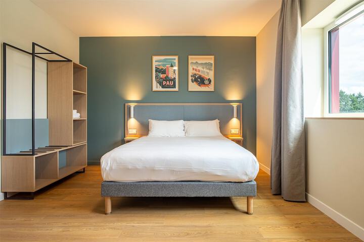 Room 9 of 36