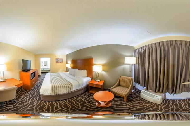 1 King Bed (12 of 12)