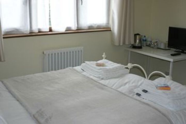 Room 7 of 12