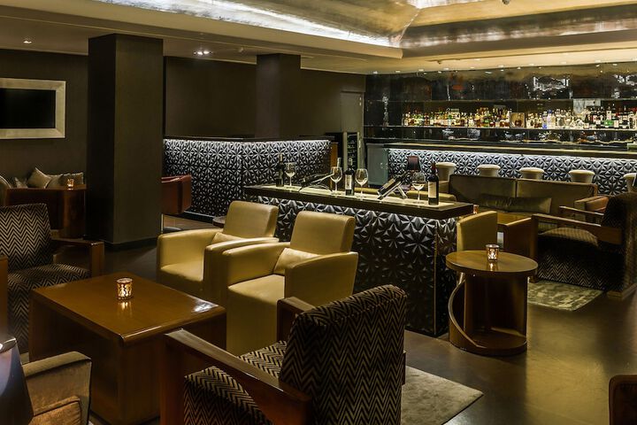 Lounge 140 of 159