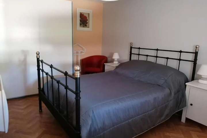 Room 2 of 7