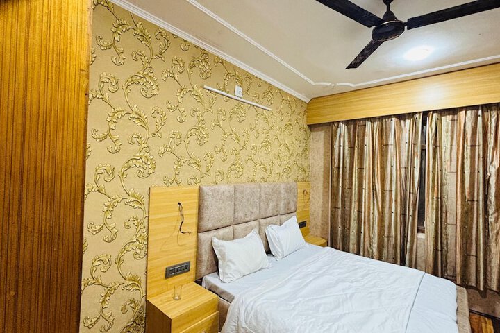 Room 2 of 20