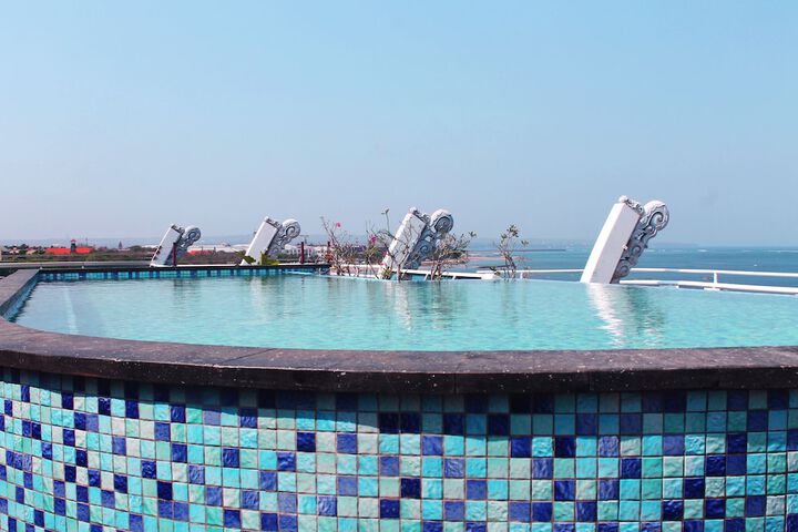 Hotel Pool