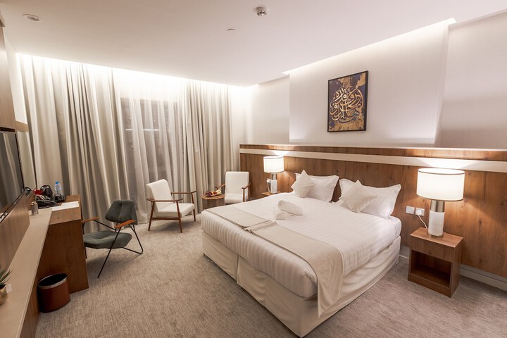 Room 9 of 19