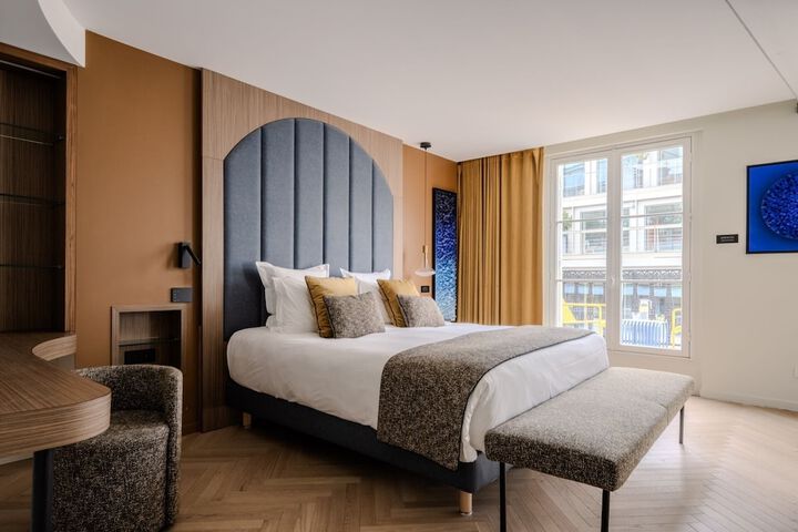 Room 5 of 114