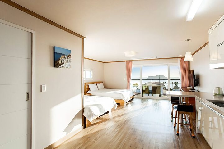 Room 4 of 61