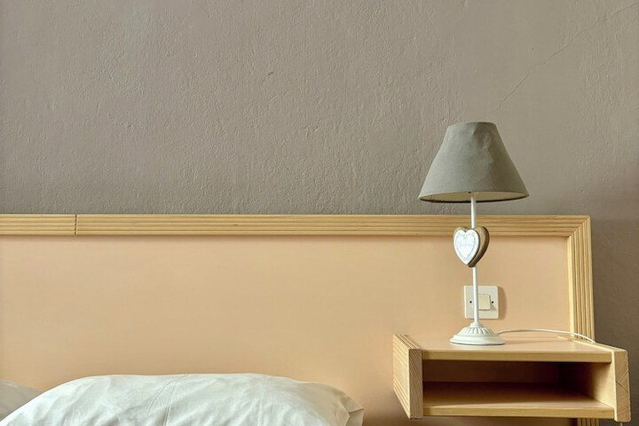 Room 18 of 193