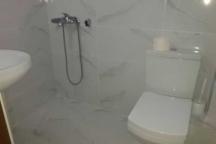 Room 10 of 18