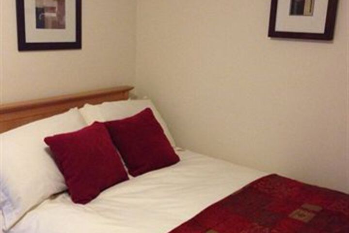 Room 8 of 16