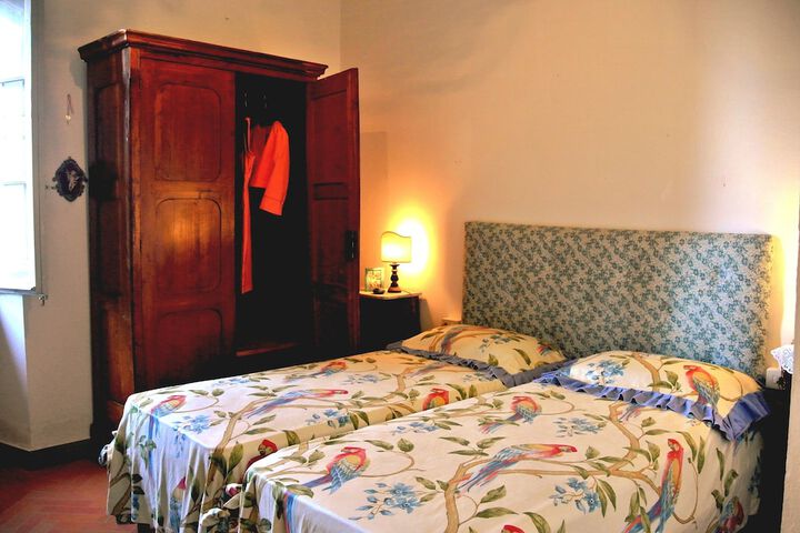 Room 11 of 32