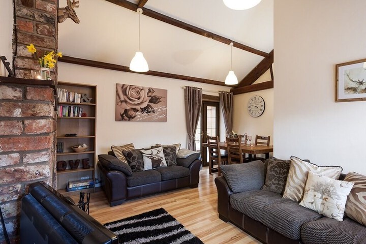 Lounge 44 of 50