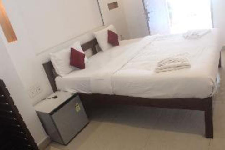 Room 5 of 11