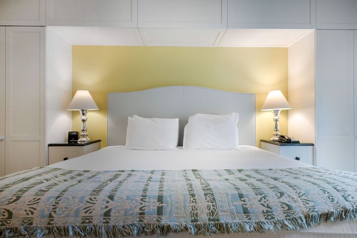 Deluxe Room 1 King Bed (20 of 53)