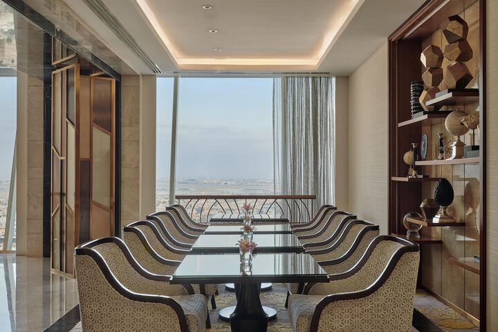 Lounge 114 of 146