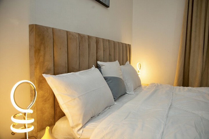 Room 10 of 77