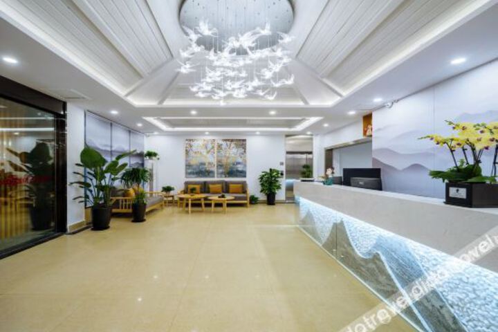 Hotel Interior 8 of 20