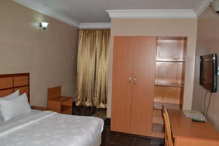 Room 5 of 30