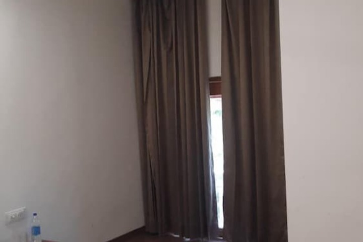 Room 12 of 31