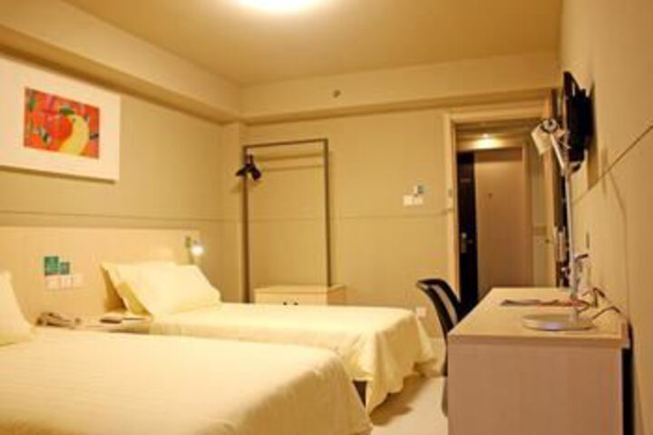 Room 8 of 29