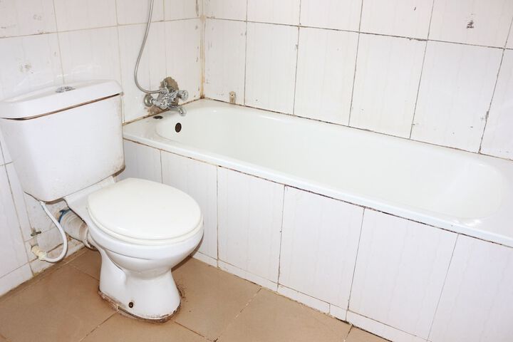 Room 8 of 10