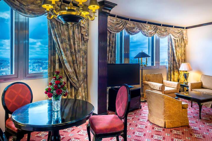 Room 93 of 136