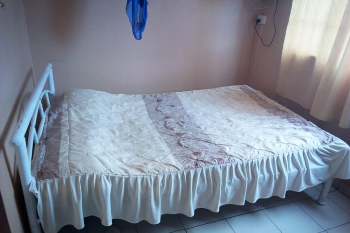 Room 4 of 16